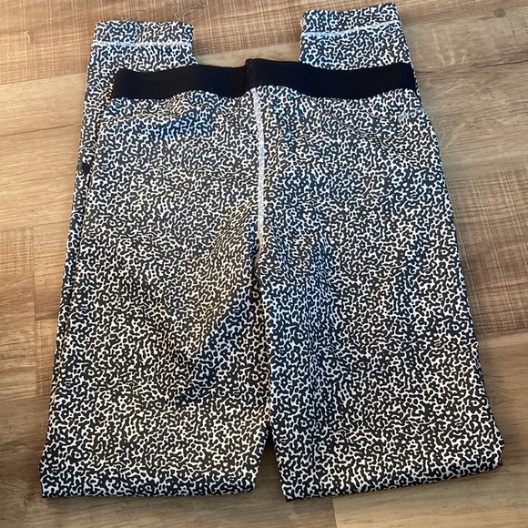 Nike Pro Women’s Medium Workout Pants Running track yoga exercise animal - Picture 6 of 8